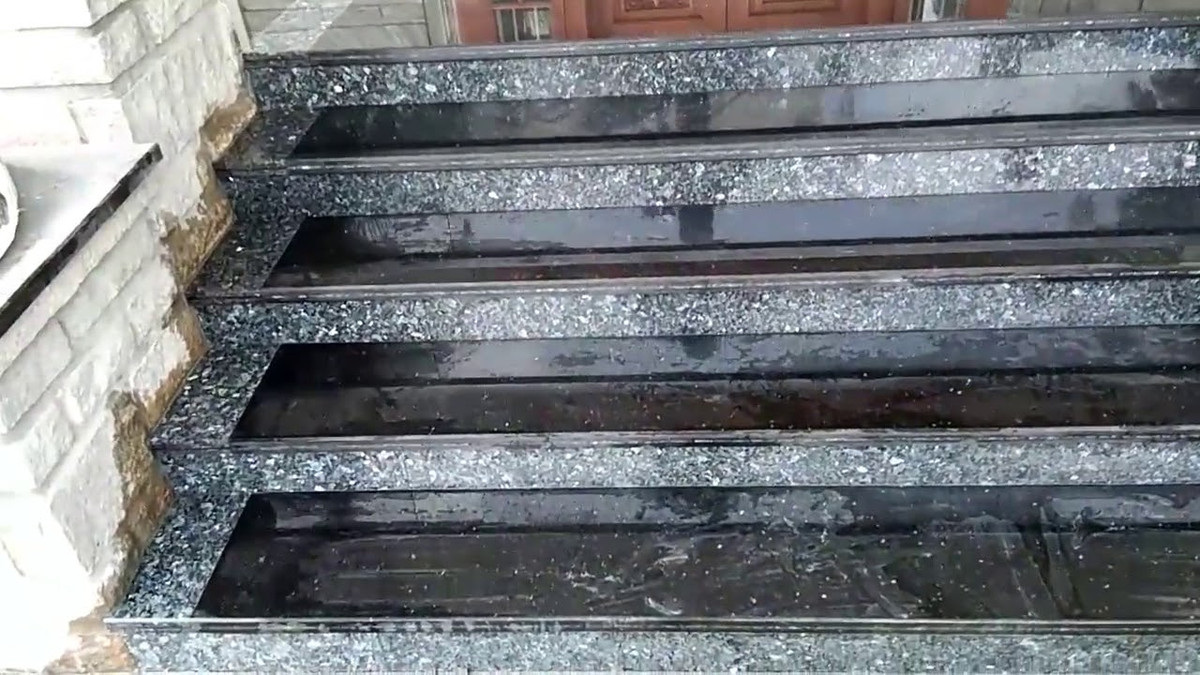 Đá hoa cương có độ cứng chỉ sau kim cương trong số các vật liệu tự nhiên, lại có độ bền và màu sắc tự nhiên, đa dạng, rất phù hợp với các công trình mang hơi hướng kiến trúc phương Tấy. Ảnh: ytimg.