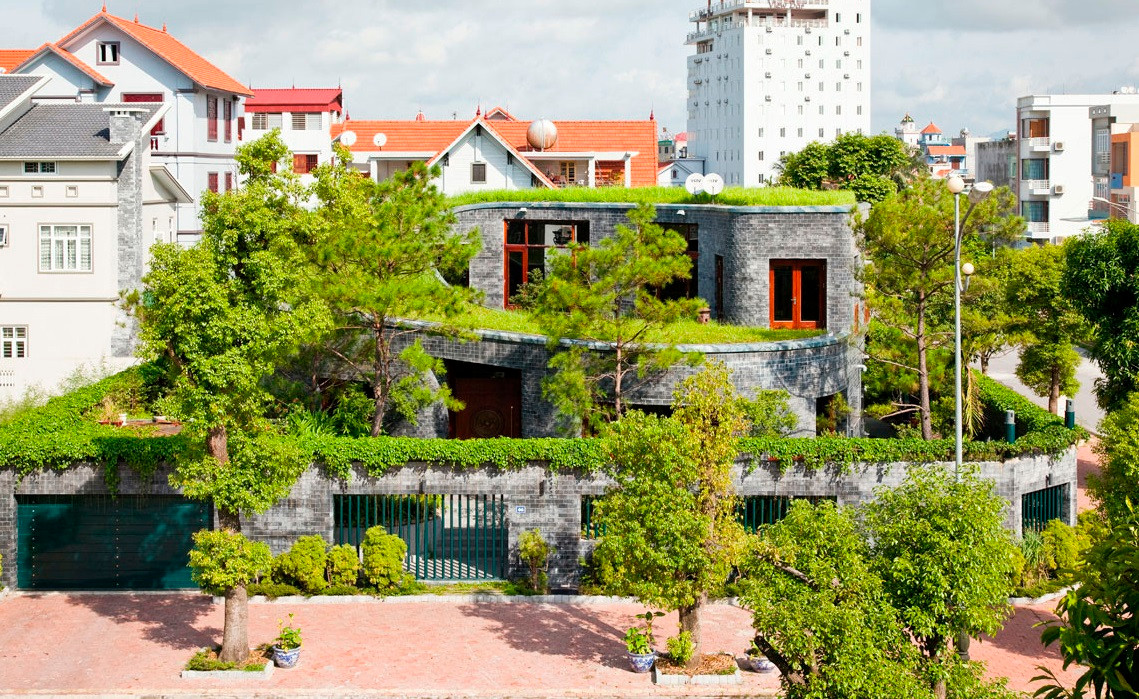 Bởi vườn trên mái tạo mảng xanh cho ngôi nhà, đồng thời giúp giảm nhiệt độ trong nhà ở vào những ngày nắng nóng. Ảnh: Tonghoixaydungvn.