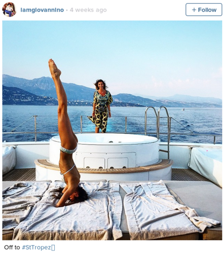 Hay tập yoga trên du thuyền hạng sang giữa biển trời mênh mông thế này.