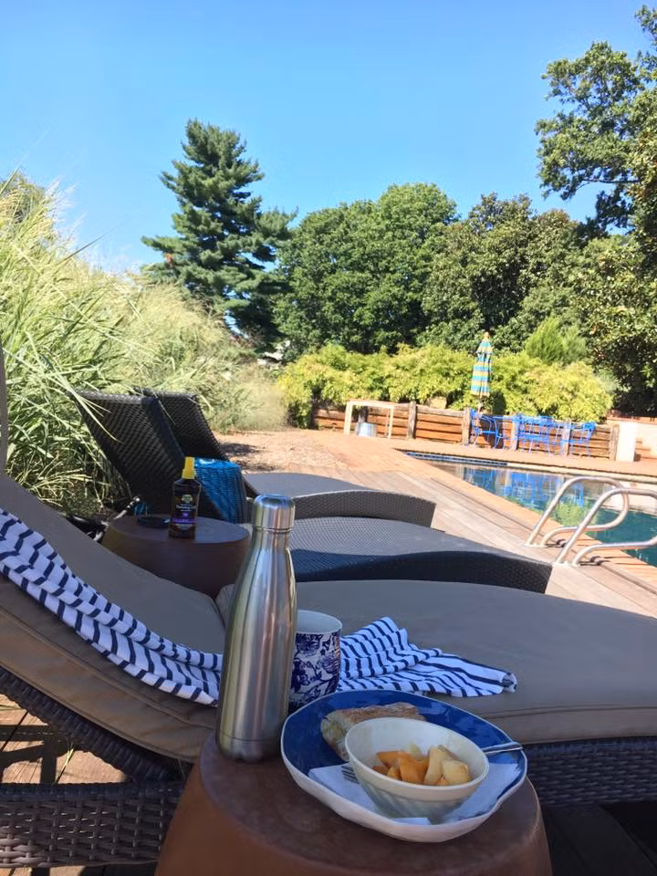 Hồ bơi rộng rãi trong khuôn viên hục vụ việc giải trí của cả gia đình.