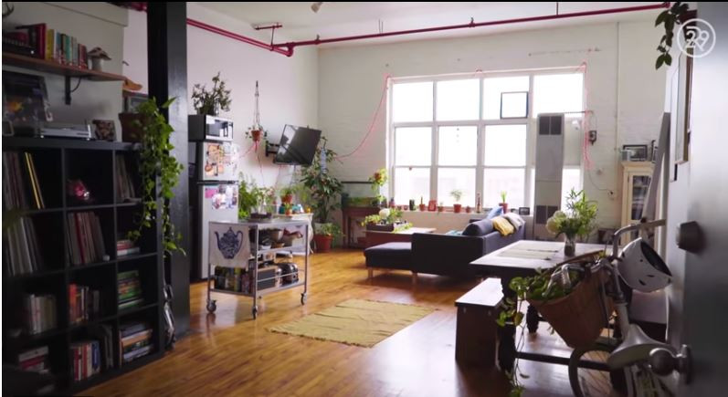 Với sự đồng ý của công ty quản lý tòa nhà, Brittany Garrett và bạn trai đã quyết định cải tạo lại căn hộ theo ý của mình. Ảnh: R29static.