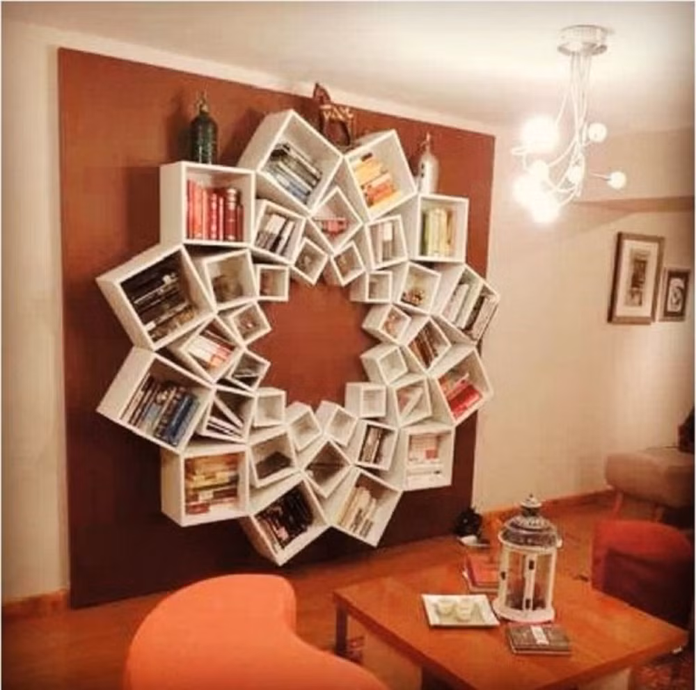 Với giá sách hình bông hoa thế này, cả trẻ con và người lớn đều muốn khám phá.