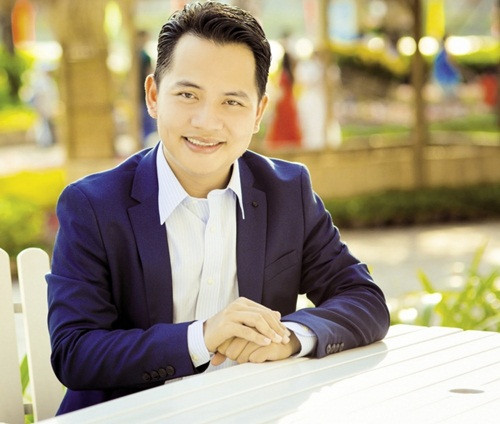 Tổng giám đốc Công ty cổ phần Tư vấn Đầu tư Phú Vinh. Chàng trai trẻ Phan Công Chánh tốt nghiệp năm 2006 và được nhận vào một công ty phần mềm của Mỹ với mức thu nhập gần 2500USD nhưng anh Chánh kiên quyết về Việt Nam.