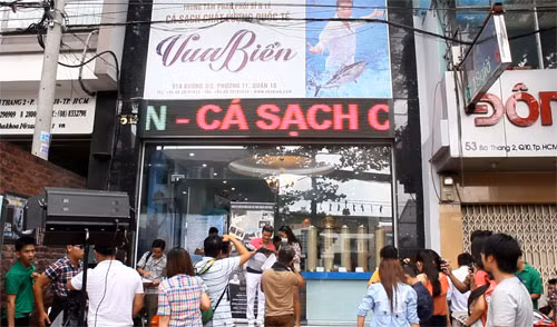 He thong cua hang kinh doanh sieu khung cua Dam Vinh Hung