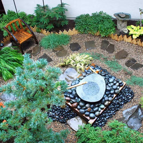 Kiểu vườn Nhật đặc biệt chú trọng tạo ra một không gian bình yên và tĩnh lặng, phù hợp cho việc nghỉ ngơi và thư giãn.