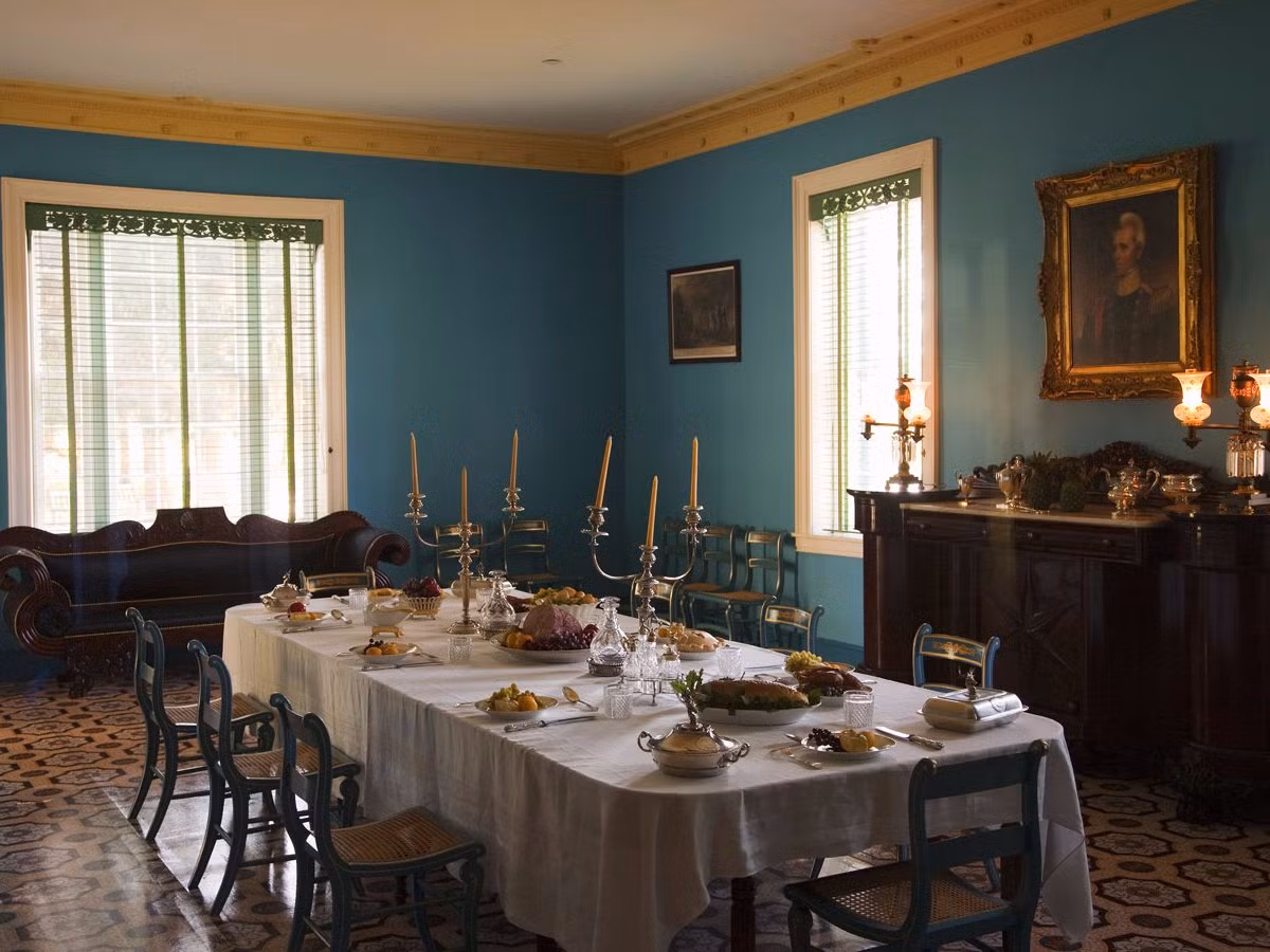 Hiện nay, còn một số di vật của Tổng thống vẫn còn để lại. Từ móng nhà cho đến màu sơn tường và vật dụng trong nhà đều được tái hiện lại y như thời tổng thống sinh sống. Cực kỳ chi tiết mang lại cái nhìn cụ thể về cuộc sống của một chính trị gia và cả người đàn ông trong gia đình.