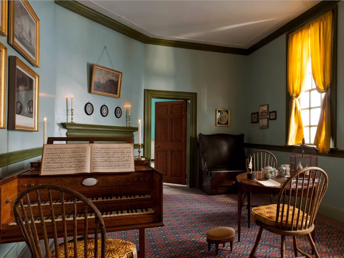 Căn nhà này có một phòng nhạc dù rằng chính trị gia này cho biết, ông không chơi được nhạc cụ nào. Tuy vậy, căn phòng này lại rất hữu ích cho con gái và cháu của ông.