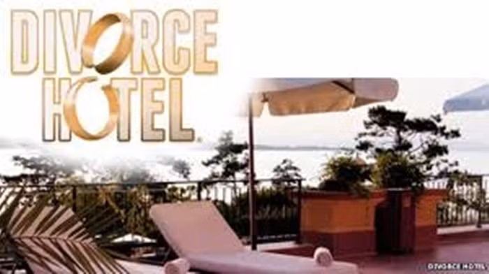 Divorce Hotel là một khách sạn kiểu mới, nơi đây các cặp vợ chồng hết tình hết nghĩa có thể đến để nghỉ ngơi cùng nhau.