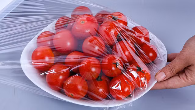 Sai lam khi dung mang boc thuc pham gay hai cho ca nha-Hinh-2