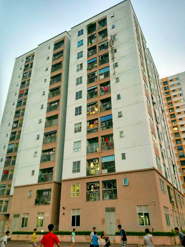 Theo giới thiệu của HUD, dự án được xây dựng trên lô đất CT1 có diện tích 4.659,6 m2, diện tích xây dựng 1.018 m2 gồm 2 khối A1 cao 15 tầng và A2 cao 12 tầng. Tổng số có 217 căn hộ, với diện tích từ 32,5 đến 51,3 m2. Ảnh: Dân Việt.