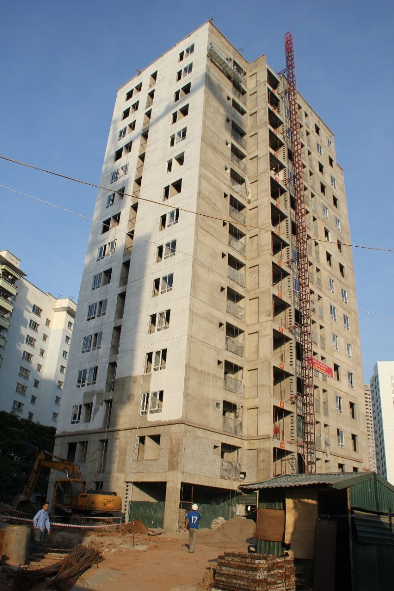 Theo 24h, ông Vũ Văn Ngọc, Trưởng Ban Quản trị tòa nhà chung cư CT1-A1&amp;A2 đã xác nhận, trong sáng 26/9, Đoàn công tác Cục Giám định nhà nước về Chất lượng Công trình xây dựng đã tới kiểm tra tại tòa nhà về những tồn tại, bất cập trong quá trình khai thác, sử dụng. Ảnh: HUD.vn.