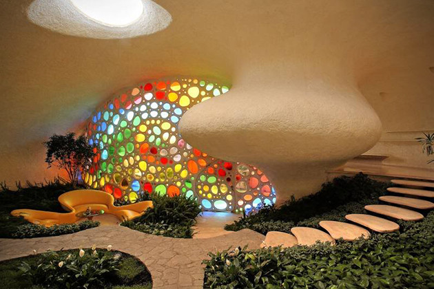 Nautilus được thiết kế dựa trên nguyên tắc kết hợp giữa yếu tố truyền thống và hiện đại.