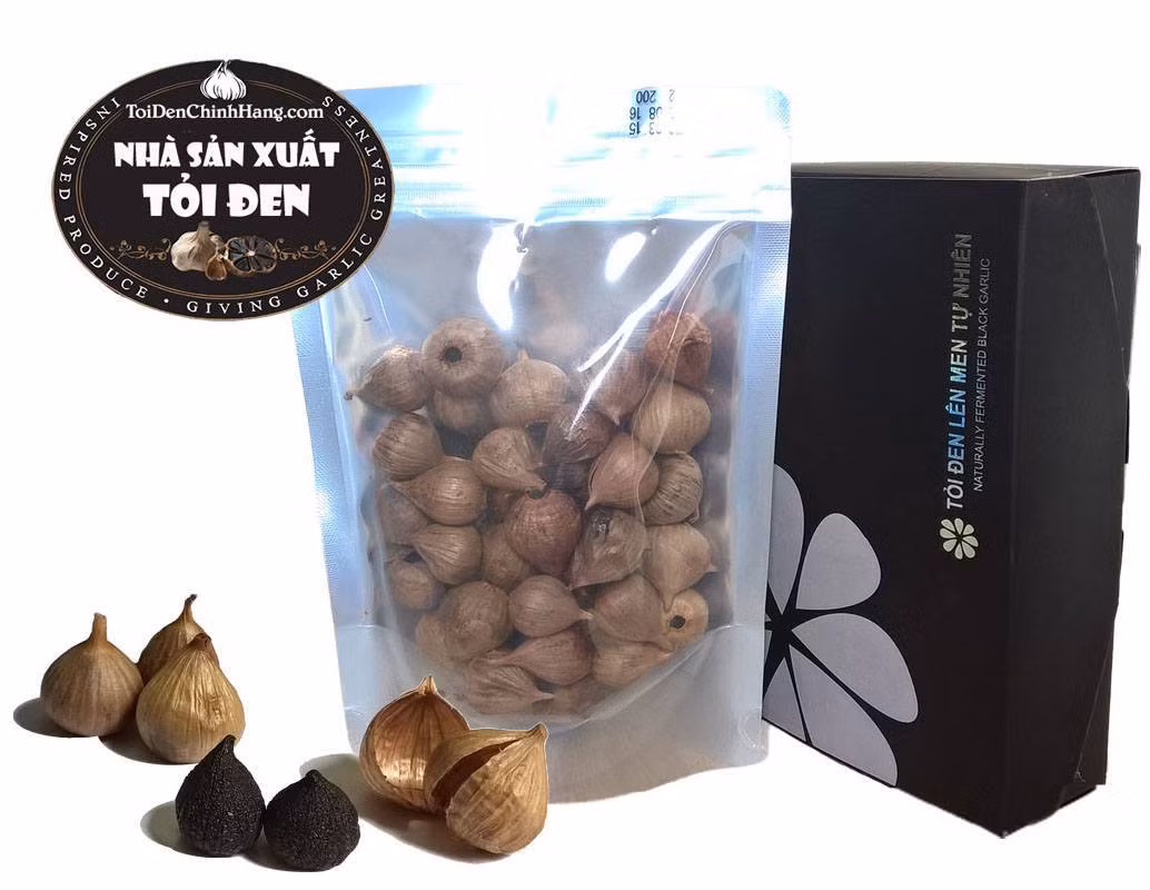 Giá tỏi đen Lý Sơn chính hiệu thường có giá từ 4-7 triệu đồng/kg tỏi đen cô đơn Lý Sơn. Chính vì thế bạn cũng nên cẩn trọng với những loại tỏi được quảng cáo là tỏi Lý Sơn 100% những lại rao giá chỉ 700.000 - 800.000 đồng.