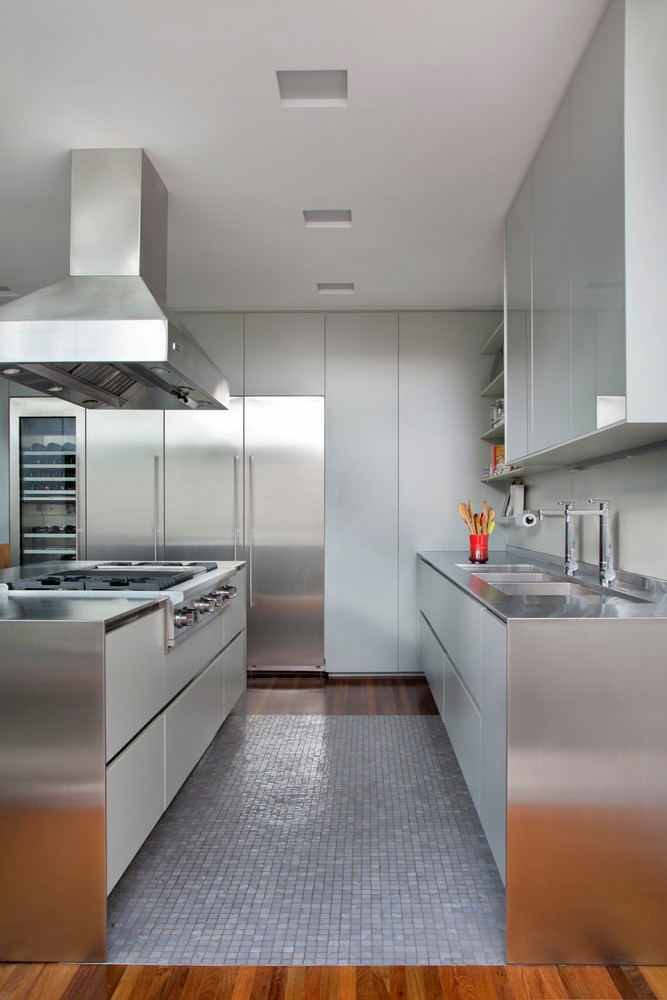 Nha xuyen thau co cau thang xoan oc cuc “ngau”-Hinh-7