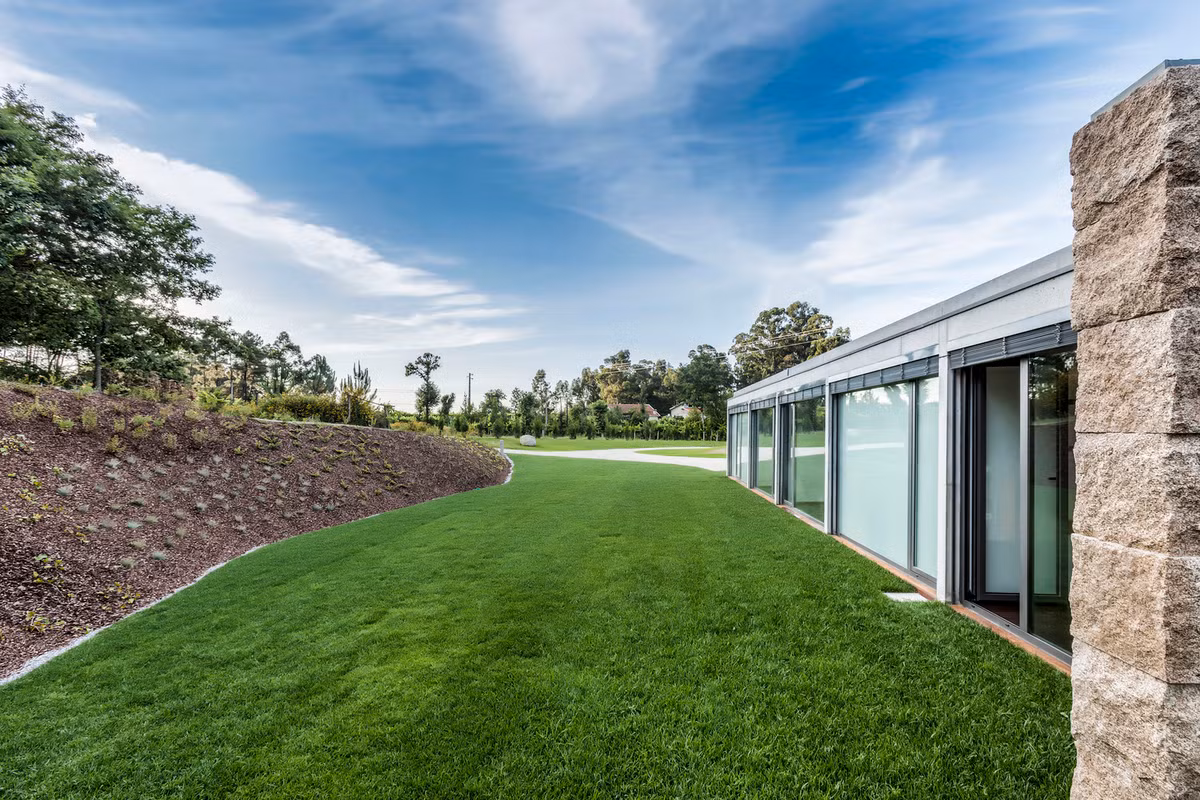 Ket hop da va kinh hoan hao, ngoi nha dep lung linh-Hinh-2