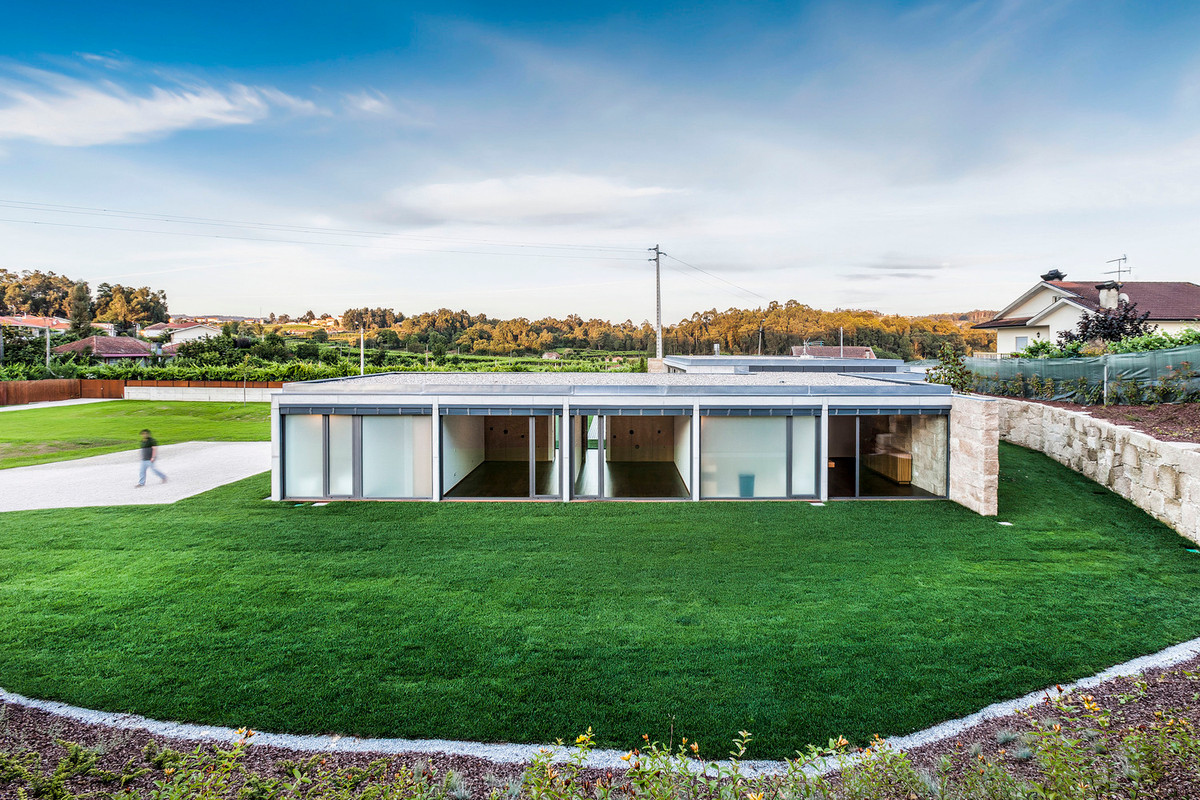 Ket hop da va kinh hoan hao, ngoi nha dep lung linh