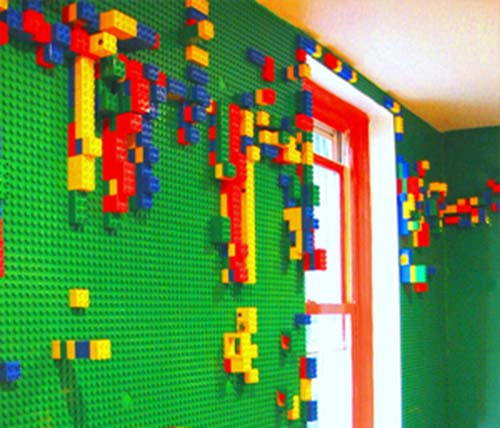 Một phòng lego. Hãy tưởng tượng bước vào một căn phòng không đi giày và vớ mà sàn nhà được bao phủ bởi những lớp lego. Hiện nay, lego rất đắt tiền. Chi phí lắp đặt một căn phòng lát toàn lego không hề rẻ chút nào.