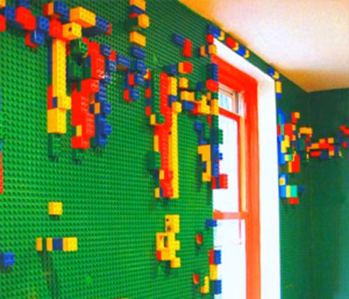 Một phòng lego. Hãy tưởng tượng bước vào một căn phòng không đi giày và vớ mà sàn nhà được bao phủ bởi những lớp lego. Hiện nay, lego rất đắt tiền. Chi phí lắp đặt một căn phòng lát toàn lego không hề rẻ chút nào.