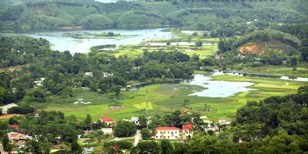 Khu dân cư và khu biệt thự cao cấp với diện tích gần 77ha, vị trí nằm trên tuyến đường từ nút giao IC12 (đường cao tốc Nội Bài - Lào Cai) – Vân Hội và khu vực núi Chuối nhằm phục vụ nhu cầu ở thường xuyên và không thường xuyên.