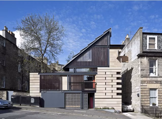 Tọa lạc tại Edinburgh, ngôi nhà đẹp nhất nước Anh có diện tích 165m2 được thiết kế bởi kiến trúc sư Richard Murphy. Ảnh Archdaily.