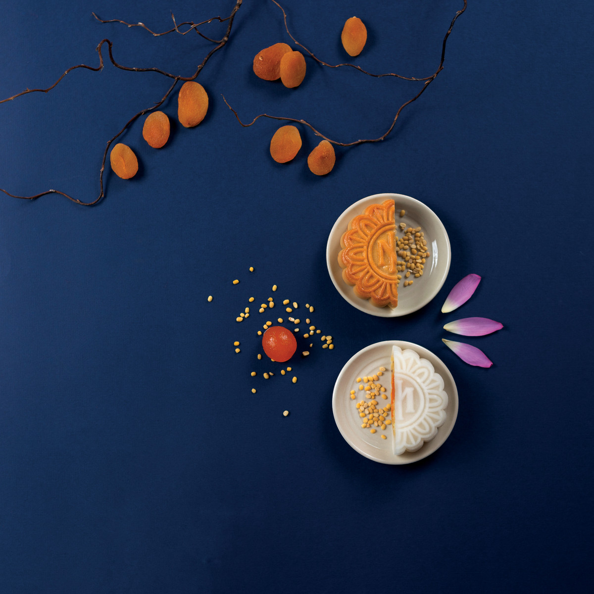 Ngoài những loại bánh truyền thống, bánh Metropole còn có một sự kết hợp mới lạ: bánh nhân Hạt Hồ trăn và Cà phê.