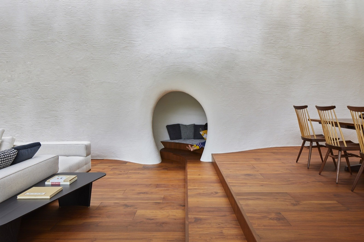 Một “hang động” ngay trong ngôi nhà được lấy cảm hứng từ lò sưởi trong ngôi nhà mùa hè của kiến trúc sư Thụy Điển Erik Gunnar Asplund.