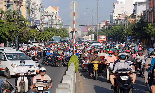 Lap to phan ung nhanh giai cuu ket xe san bay Tan Son Nhat