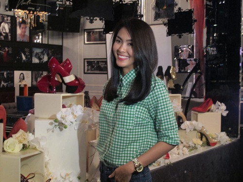 Zoom sat giay Valentino gia khung cua my nhan Viet-Hinh-11