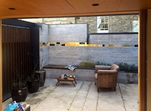 Không gian thư giãn, nghỉ ngơi đủ rộng để các thành viên có thể ngồi trò chuyện với nhau sau một ngày làm việc căng thẳng. Ảnh: Nhalouis.