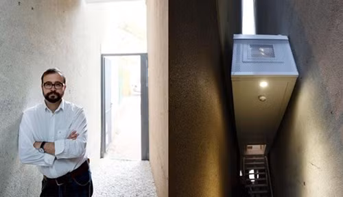 Kiến trúc sư người Ba Lan Jakub Szczesny và căn hộ siêu hẹp nhìn từ bên dưới (có cầu thang và cửa sập để đi lên).