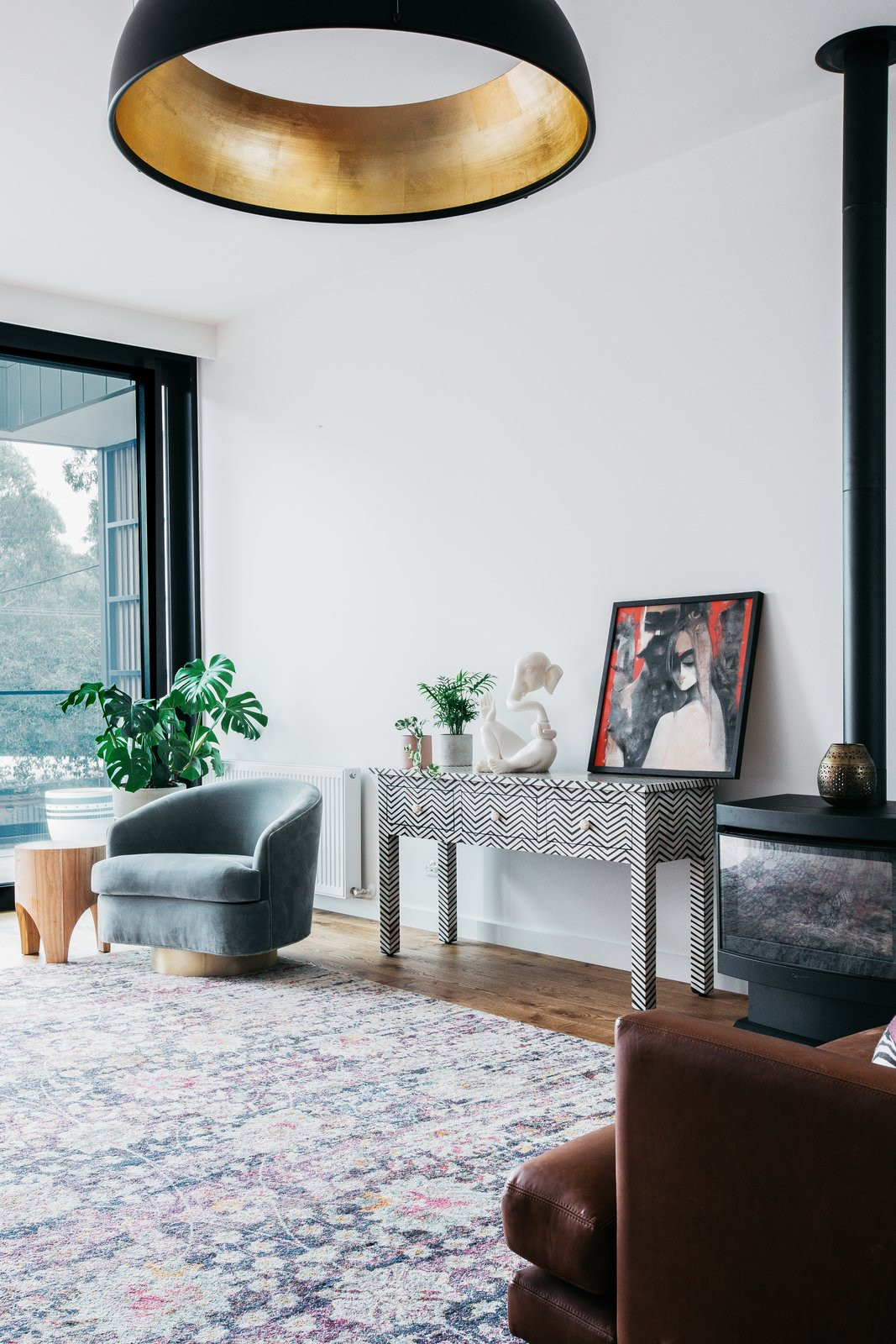 Có thể thấy nội thất trong nhà tuy đơn giản nhưng vẫn toát lên sự thanh lịch.