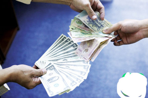 "Chuyển đổi ngoại tệ là điều dĩ nhiên rồi. Tốt nhất nên lên mạng tham khảo chi phí một chuyến du lịch nước ngoài nơi bạn sắp đến, hỏi những người đã từng có kinh nghiệm đi du lịch tour nước ngoài. Điều này giúp ích rất nhiều, trước đây tôi cũng từng làm thế để mình ước lượng được số tiền cần mang đi là bao nhiêu để còn đi đổi tránh mang quá nhiều tiền hoặc không đủ tiền thì còn thảm họa hơn", Kiều nói thêm. Ảnh minh họa.