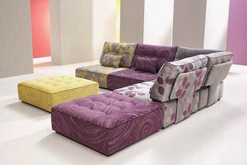 Thay thế đồ da bằng đồ vải bọc. Thay vì những bộ sofa da đắt đỏ thì bạn có thể chọn loại sofa khác. Hoặc bạn có thể mua sofa cũ và ra hàng thay áo cho sofa, cách này vừa tiết kiệm lại có thể thoải mái chọn vải phù hợp với nội thất căn nhà.