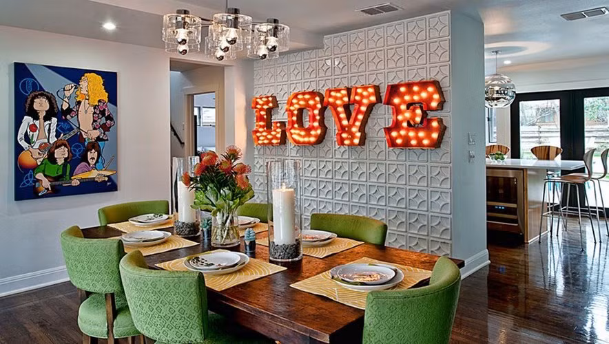 Khi bạn nhận được chìa khóa căn nhà đầu tiên cũng là lúc bắt đầu nghĩ đến việc trang trí nội thất như thế nào phù hợp cá tính. Với những người rủng rỉnh tiền bạc có thể thuê thiết kế nhưng với những người dành dụm tiền mua nhà thì tiêu chí đầu tiên trong việc sắm sanh luôn là tiết kiệm.