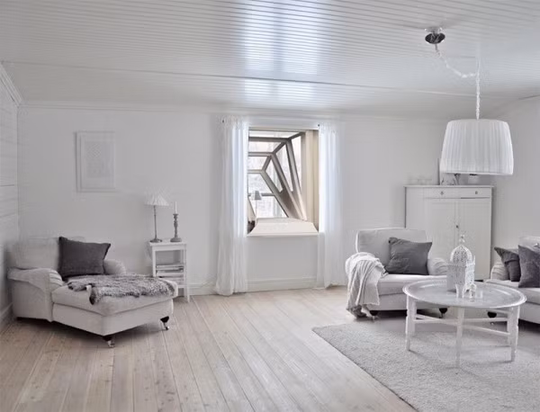 Nếu lắp đặt cửa sổ này thì các gia đình có thể “đắm mình” trong ánh nắng mặt trời hoặc các vì sao. Cửa sổ mở gập do Aldana Ferrer Garcia thiết kế được chia thành 3 loại casement niche, awning niche và hopper niche. Người dùng có thể trực tiếp nằm trên các cửa sổ hoặc nằm dài tiếp xúc với nhiều ánh nắng mặt trời và không khí trong lành trên bậu cửa sổ.