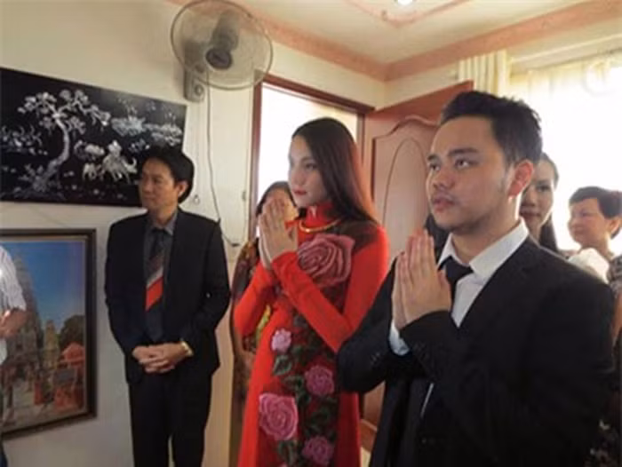 Chồng của Trang Nhung tên là Nguyễn Hoàng Duy. Hiện anh đang là Giám đốc Công ty Cổ phần truyền thông đa phương tiện Trăng Xanh. Ảnh: 2sao.