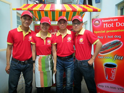  Khởi nghiệp với chỉ 50 triệu đồng nhưng trong tháng đầu doanh thu đã đạt gần 20 triệu đồng. Khởi điểm với 3 người, sau gần một năm phát triển, số lượng nhân viên hiện tại của dự án xấp xỉ con số 40. Hiện nay, với 5 quầy, tổng doanh thu mỗi tháng nhóm thu về khoảng 200 triệu.