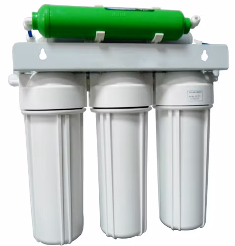 Cũng theo bác Quang: "Điều quan trọng khi mua thiết bị lọc nước chính là hãy chọn một thương hiệu uy tín để có thể yên tâm với sức khỏe. Các máy lọc nước tốt hơn thường là mẫu hãng của Nga, Thái Lan hoặc Nhật Bản, Mỹ, Hàn Quốc. Đặc biết các dòng máy nhập khẩu sẽ có CO, CQ… sẽ giúp người tiêu dùng yên tâm hơn, chất lượng bền hơn và tất nhiên giá thành cao hơn một chút". Ảnh minh họa.