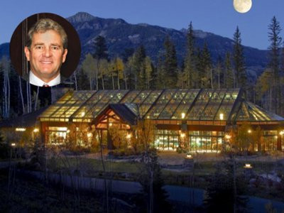 Kelcy Warren. Ông trùm tư bản và là tỷ phú đích thực dành gần 46,5 triệu đô để mua 3500 mẫu đất ở một thung lũng. Tại nơi này, ông tha hồ thưởng ngoạn phong cảnh tuyệt đẹp, hồ câu cá và một hầm rượu vang lớn.