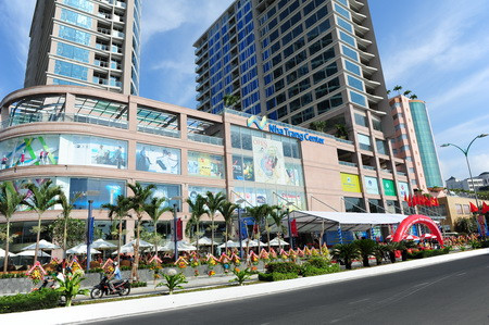 Nha Trang Center nằm trên đường Trần Phú - Con đường đẹp nhất TP.Nha Trang. Đây là khu vui chơi giải trí lớn nhất thành phố, địa điểm hấp dẫn đối với người dân địa phương cũng như du khách trong và ngoài nước, thu hút hàng chục ngàn lượt khách tham quan mỗi ngày.