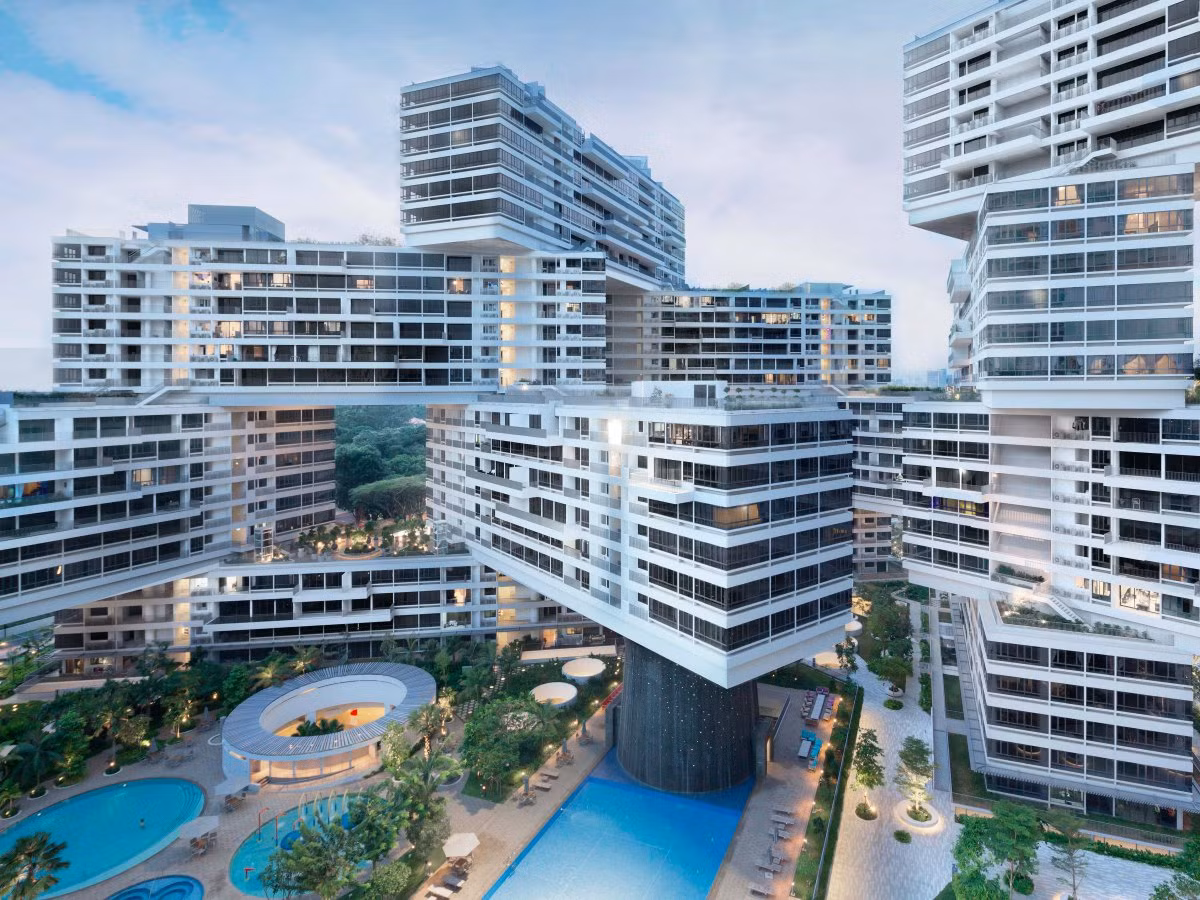 Chung cư đẹp nhất thuộc về khu chung cư Interlace, Singapore. Tổ hợp nhà ở này gồm các tòa nhà được chồng chéo lên nhau tạo nên sân thượng, khu vui chơi và trung tâm thương mại.