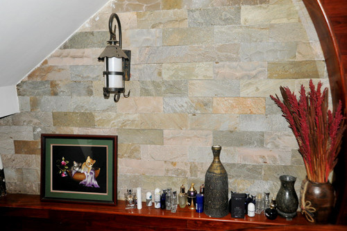 Từng góc nhỏ trong căn nhà được hai vợ chồng chăm chút tỉ mỉ và khéo léo.