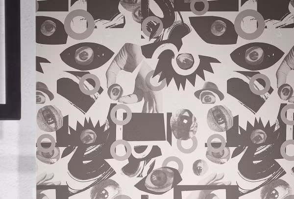 Giấy dán tường hình mắt người. Rất dễ dàng để bạn chọn cho căn phòng mình một loại giấy dán tường hình mắt người, loại 3D nữa thì căn phòng của bạn sẽ như căn nhà của một nghệ sỹ vậy.