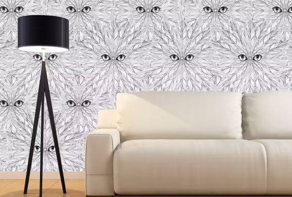 Đôi mắt xanh tuyệt đẹp của chú mèo ngồi trong chiếc kính vạn hoa có lông vũ trên nền giấy dán tường này được thiết kế bởi anh Alexander Meli ở London. Rất đơn giản, chỉ cần khéo léo một chút trong việc chọn hoa văn giấy dán tường để vẽ thêm mắt mèo.