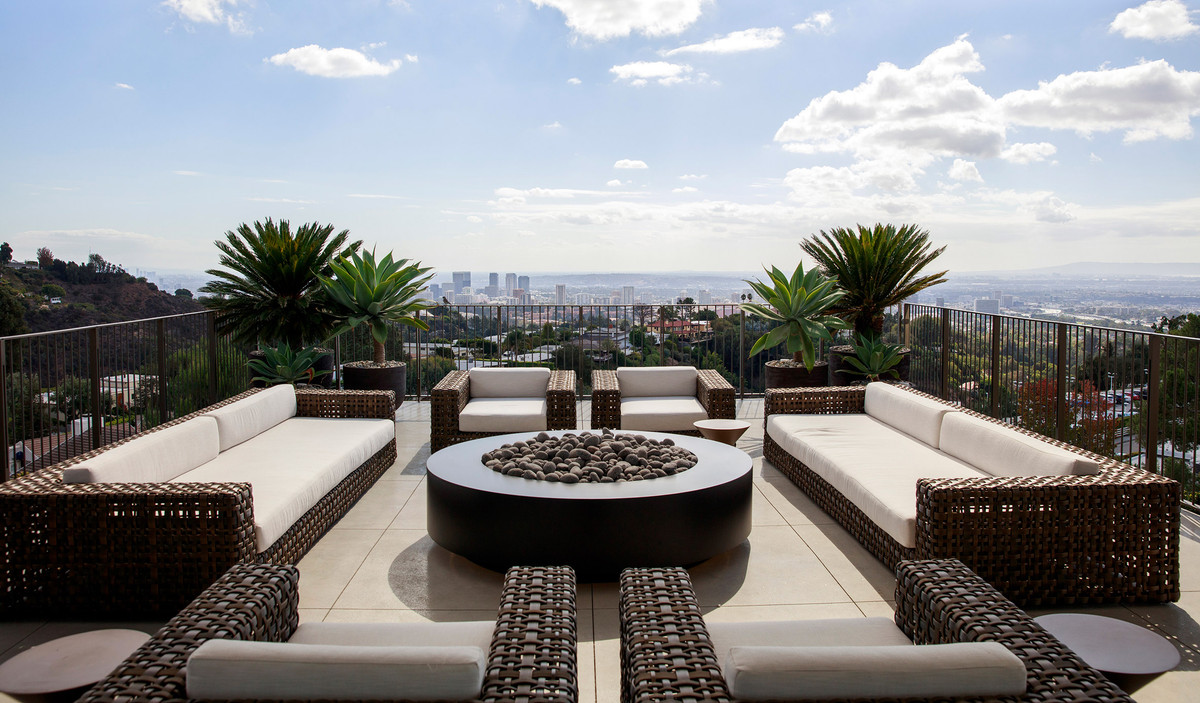 Ngoài các phòng chức năng như phòng ngủ, phòng khách, phòng tắm, phòng bếp và phòng ăn, Orum Residence còn có nhà để xe với sức chứa lên tới 5 chiếc xe.