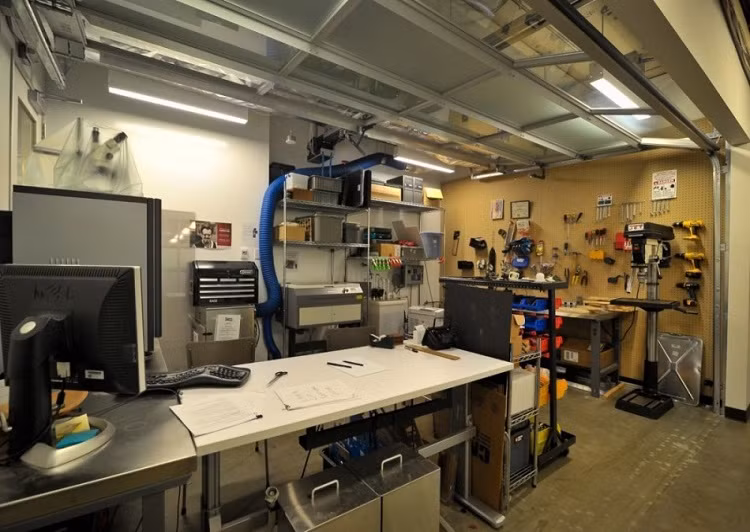 Với phòng thiết kế này các nhân viên có thể tự sửa chữa những lỗi cơ bản.