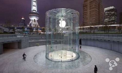 Top 4 - Store Phố Đông, Thượng Hải: Store Apple Phố Đông, Thượng Hải được xem là cửa hàng bán lẻ Apple sang trọng nhất hiện nay, thiết kế của nó tương tự như phong cách Store Fifth Avenue.