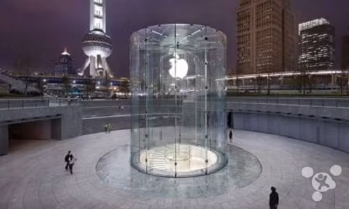 Top 4 - Store Phố Đông, Thượng Hải: Store Apple Phố Đông, Thượng Hải được xem là cửa hàng bán lẻ Apple sang trọng nhất hiện nay, thiết kế của nó tương tự như phong cách Store Fifth Avenue.