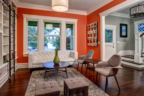 Không chỉ là sơn tường mà bạn hãy sơn lại toàn bộ những thứ có thể trong phòng khách. Hãy sử dụng sơn phun hoặc sơn màu sắc sáng bóng để đồ đạc trong phòng có cái nhìn tươi mới hơn.