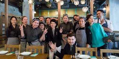 Tuy nhiên, khác với đấng sinh thành tập trung đầu tư vào bất động sản với các tòa nhà lớn thì Duyệt Phấn lại có niềm đam mê đặc biệt với ẩm thực. Cô mong muốn lập các chuỗi nhà hàng với thực phẩm tươi ngon tinh tế.